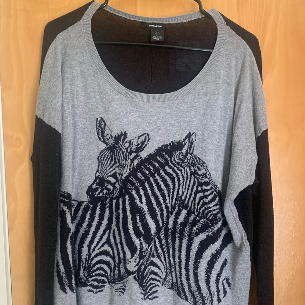 DKNY long sleeve light sweater size L